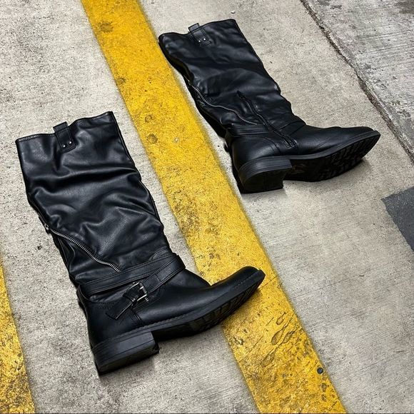 Women's Pull-On Black Slouch Boots with Decorative Zipper and Buckle :: Size 9 - Picture 3 of 7